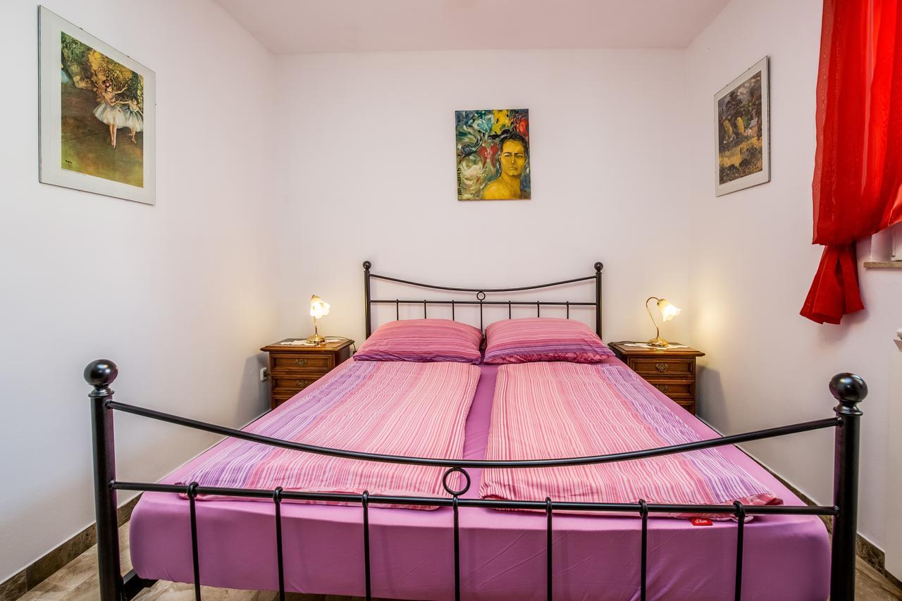 Apartment Carolina Liznjan Bagian luar foto