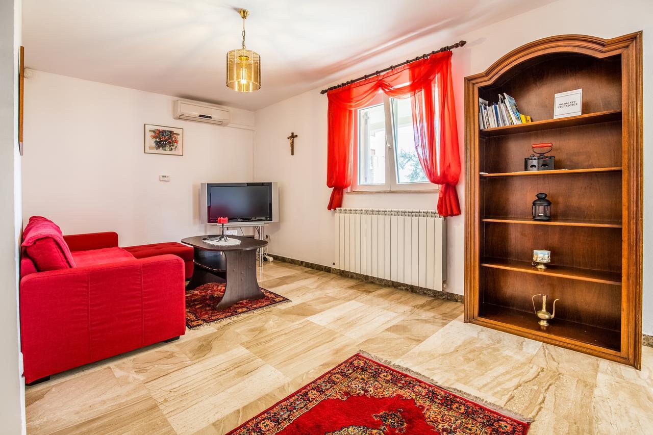 Apartment Carolina Liznjan Bagian luar foto