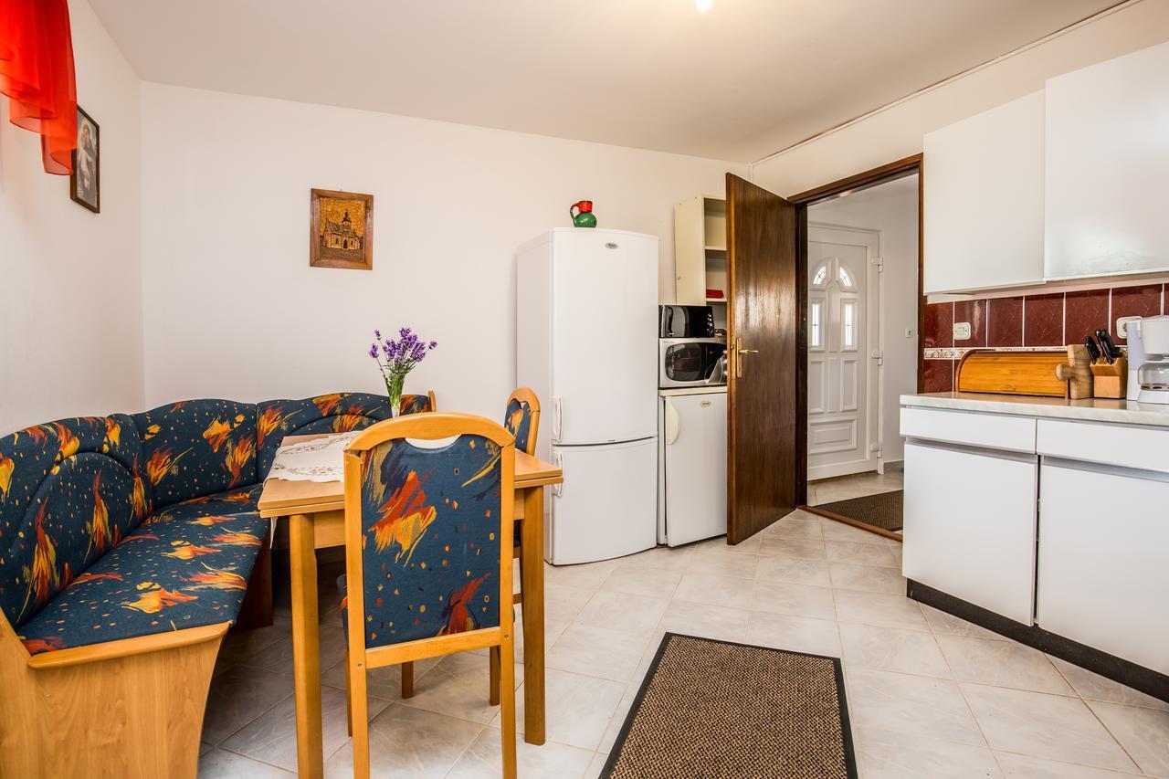 Apartment Carolina Liznjan Bagian luar foto