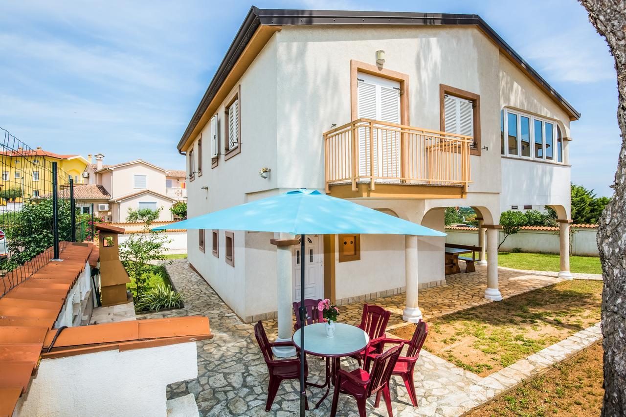 Apartment Carolina Liznjan Bagian luar foto